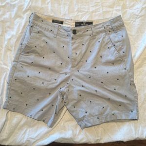 Hollister Beach Prep Short 7” - Men’s size 30 waist -